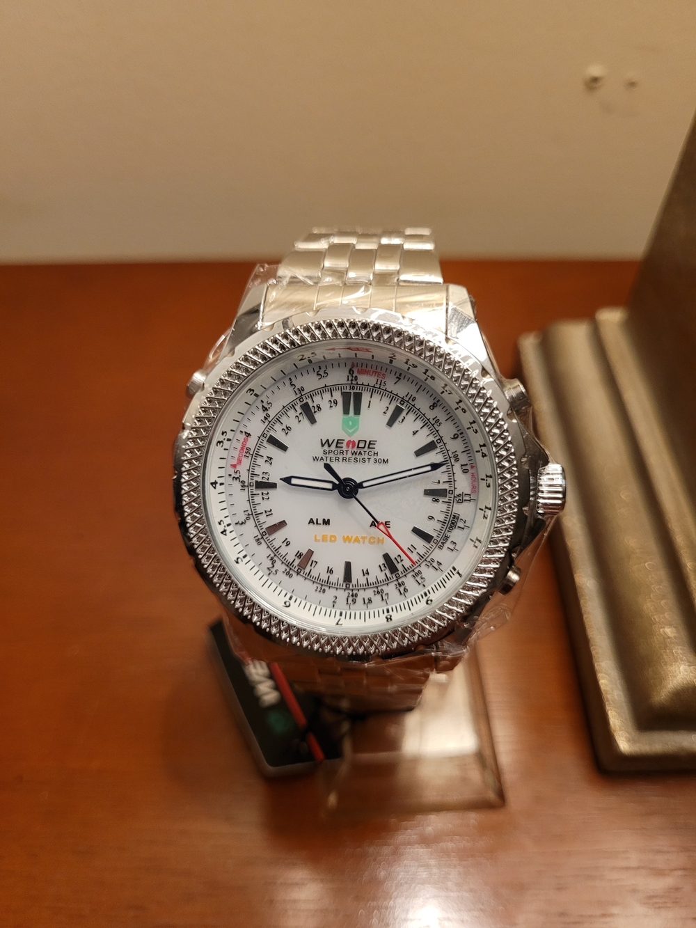 Brand New White Weide Sport LED Men’s Fashion Watch with box